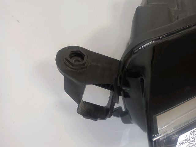 bontott SKODA SCALA Bal Fényszóró