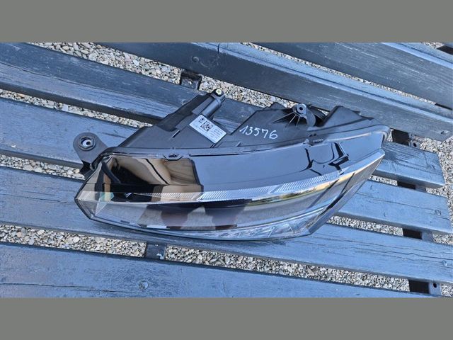 bontott SKODA SCALA Bal Fényszóró