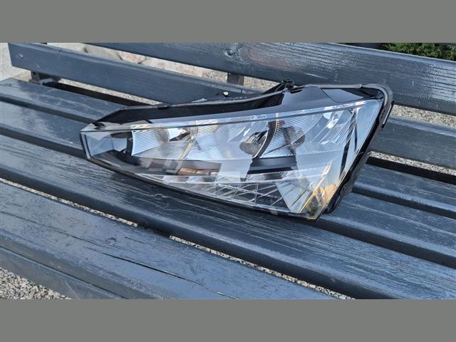 bontott SKODA SCALA Bal Fényszóró