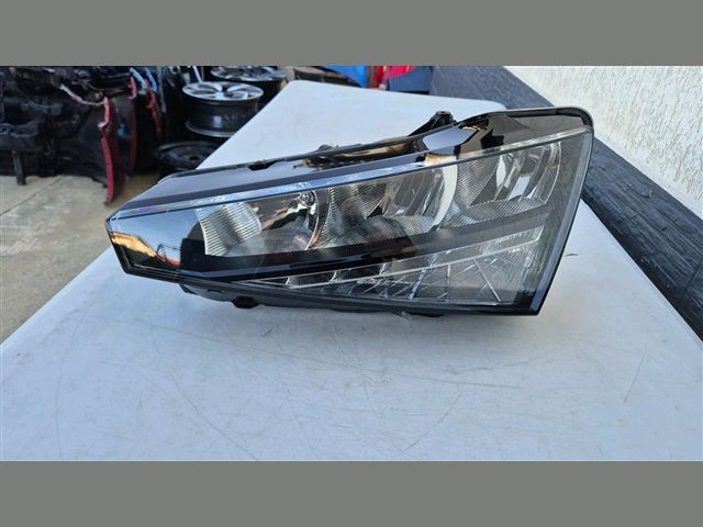 bontott SKODA SCALA Bal Fényszóró