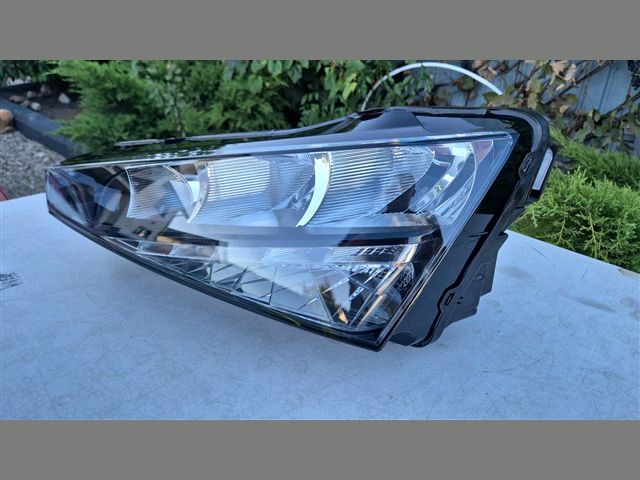 bontott SKODA SCALA Bal Fényszóró