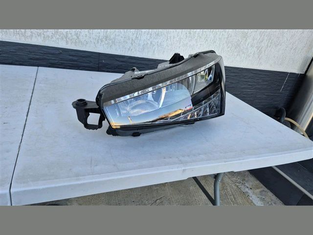 bontott SKODA SCALA Bal Fényszóró