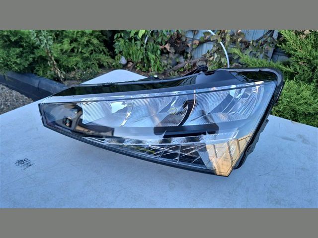 bontott SKODA SCALA Bal Fényszóró