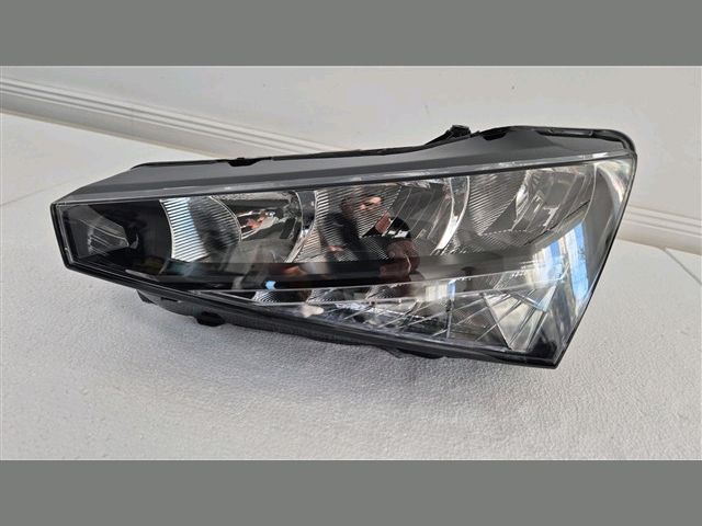 bontott SKODA SCALA Bal Fényszóró