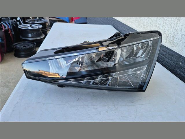 bontott SKODA SCALA Bal Fényszóró