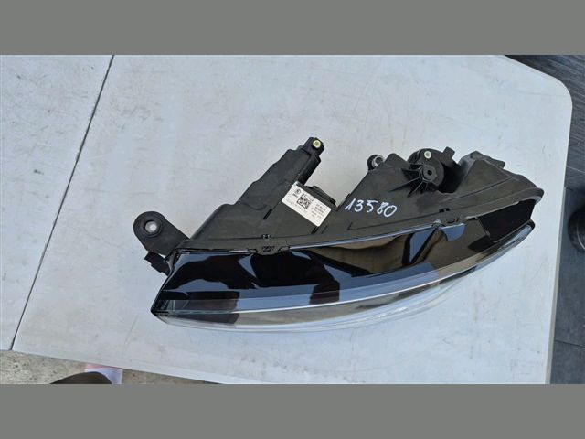 bontott SKODA SCALA Bal Fényszóró