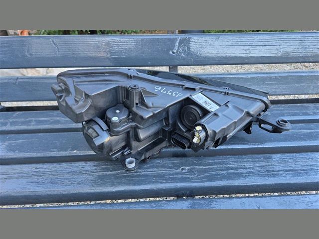 bontott SKODA SCALA Bal Fényszóró