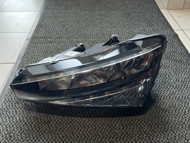 bontott SKODA SCALA Bal Fényszóró