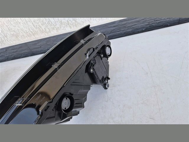 bontott SKODA SCALA Bal Fényszóró