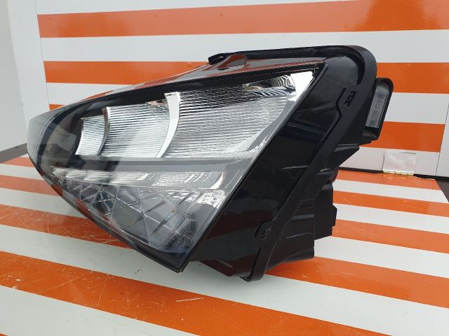 bontott SKODA SCALA Bal Ledes Fényszóró