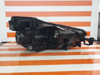 bontott SKODA SCALA Bal Ledes Fényszóró