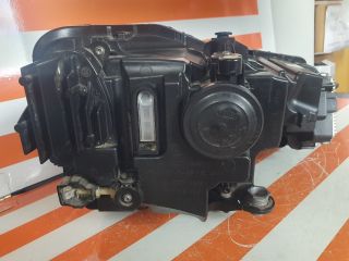 bontott SKODA SCALA Bal Ledes Fényszóró