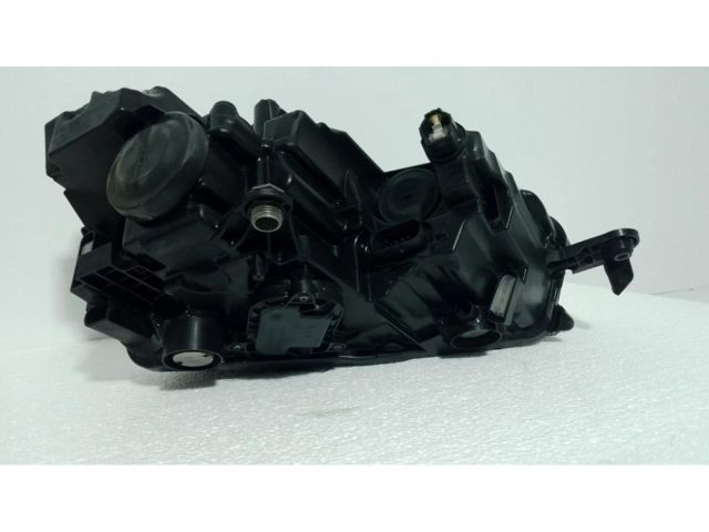 bontott SKODA SCALA Bal Ledes Fényszóró