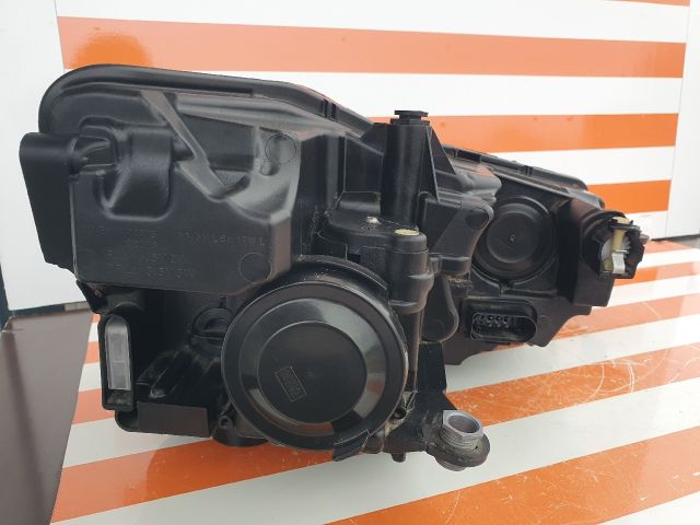 bontott SKODA SCALA Bal Ledes Fényszóró