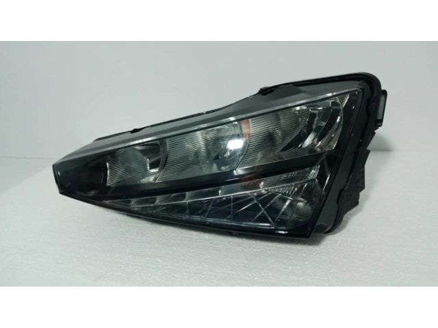 bontott SKODA SCALA Bal Ledes Fényszóró