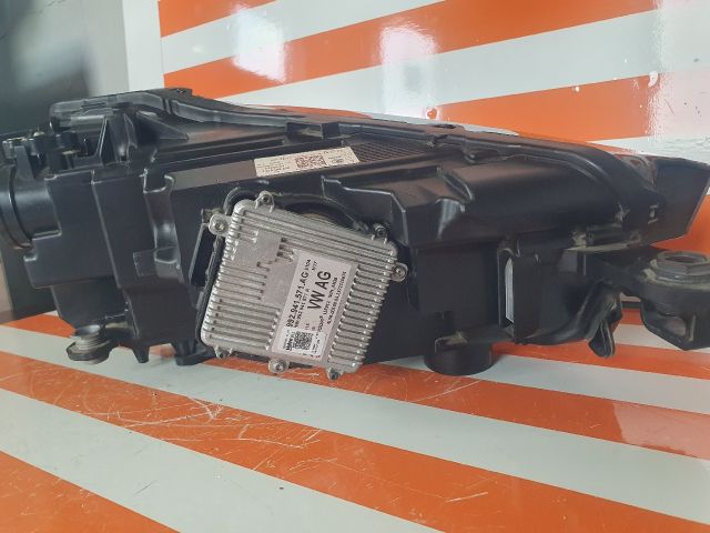 bontott SKODA SCALA Bal Ledes Fényszóró