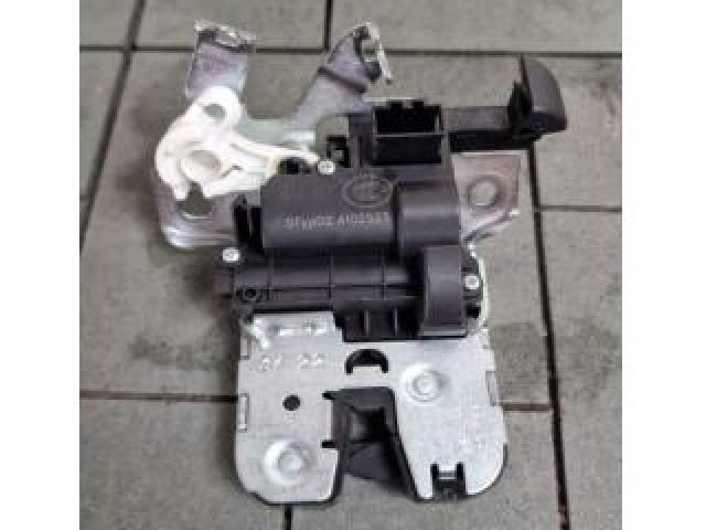 bontott SKODA SCALA Csomagtérajtó Zárszerkezet