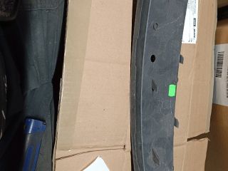 bontott SKODA SCALA Első Lökhárító Bal Díszrács