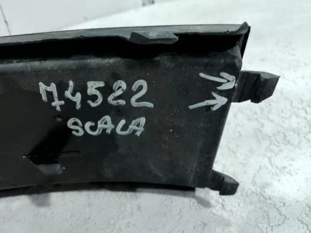 bontott SKODA SCALA Első Lökhárító Bal Díszrács