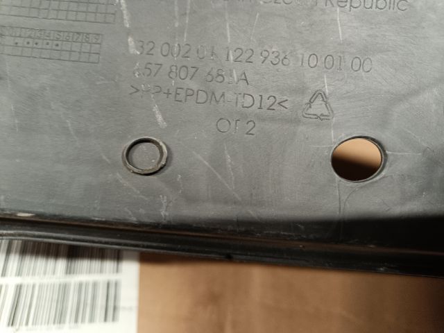 bontott SKODA SCALA Első Lökhárító Bal Díszrács