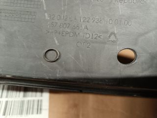 bontott SKODA SCALA Első Lökhárító Bal Díszrács