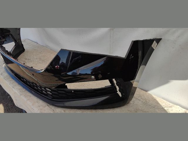 bontott SKODA SCALA Első Lökhárító (Üresen)