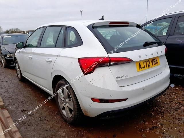 bontott SKODA SCALA Jobb első Ajtó Kárpit