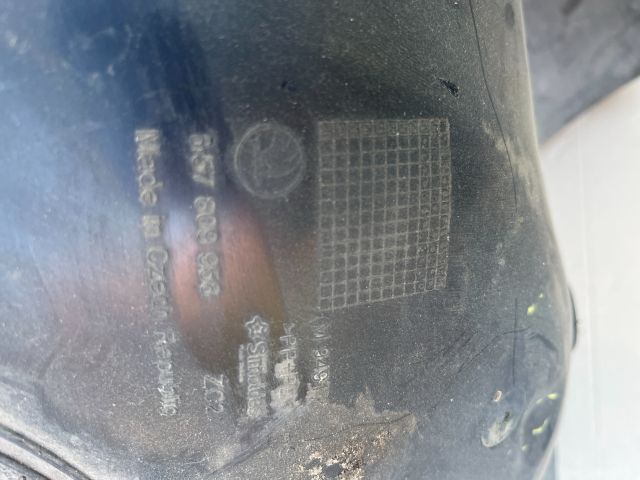 bontott SKODA SCALA Jobb első Dobbetét (Kerékjárati, Műanyag)