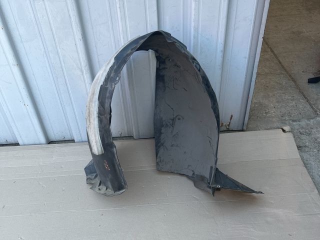 bontott SKODA SCALA Jobb első Dobbetét (Kerékjárati, Műanyag)