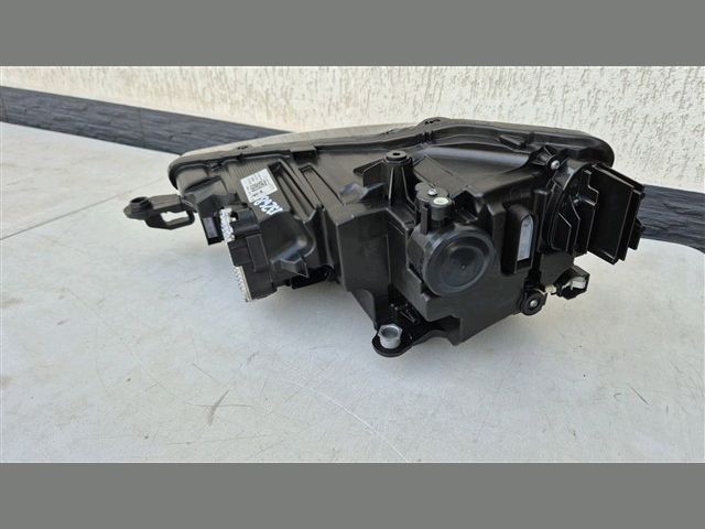 bontott SKODA SCALA Jobb Fényszóró