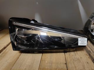 bontott SKODA SCALA Jobb Fényszóró