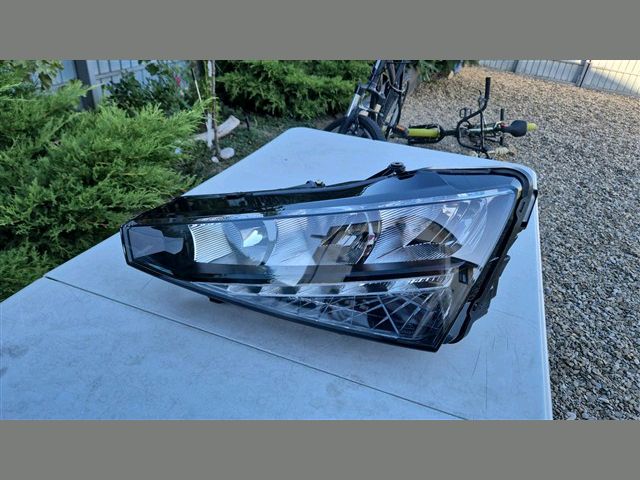 bontott SKODA SCALA Jobb Fényszóró