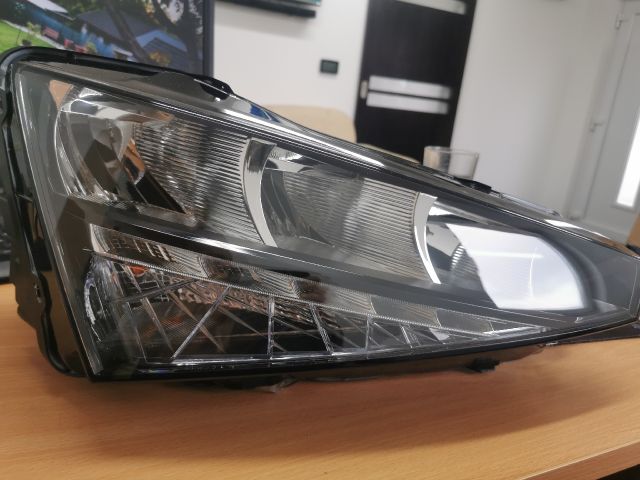 bontott SKODA SCALA Jobb Fényszóró