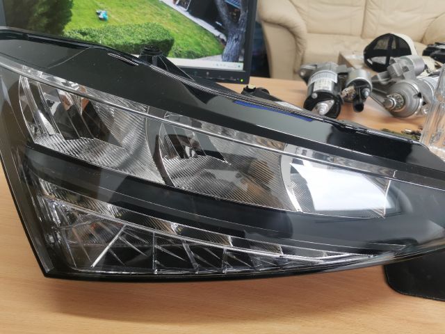 bontott SKODA SCALA Jobb Fényszóró