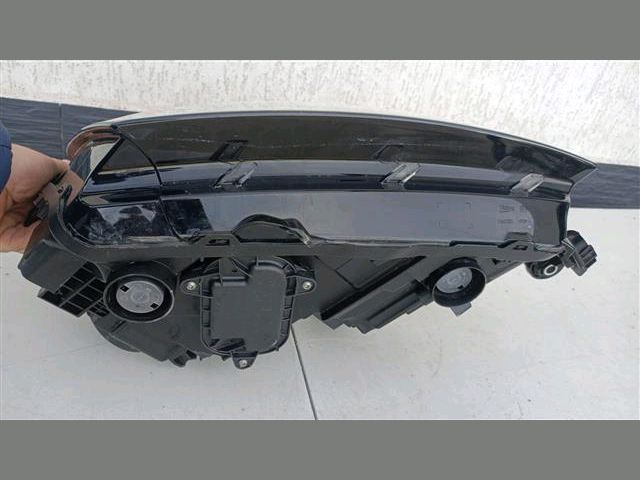 bontott SKODA SCALA Jobb Fényszóró