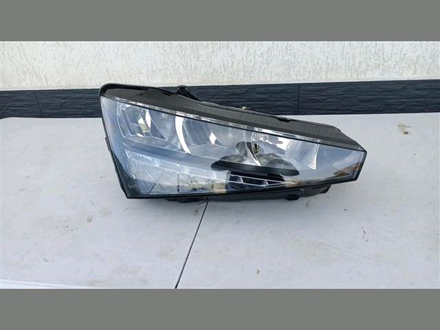 bontott SKODA SCALA Jobb Fényszóró