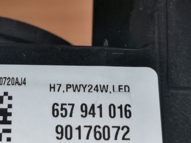 bontott SKODA SCALA Jobb Fényszóró