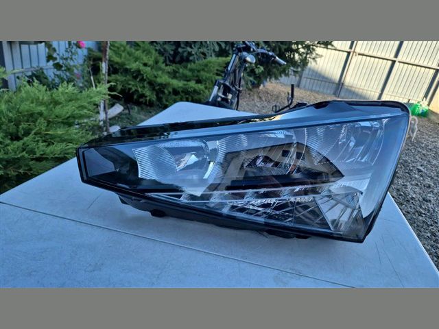 bontott SKODA SCALA Jobb Fényszóró