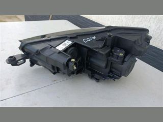 bontott SKODA SCALA Jobb Fényszóró