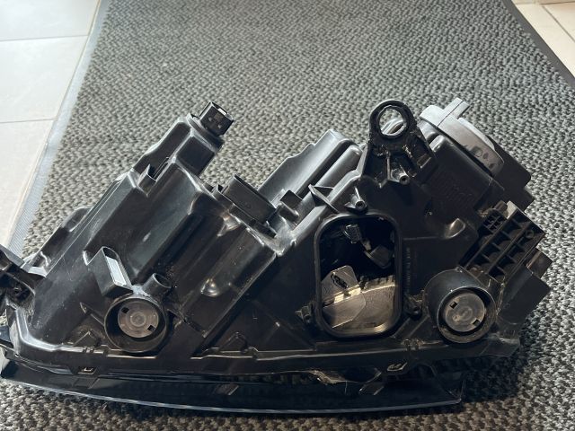 bontott SKODA SCALA Jobb Fényszóró