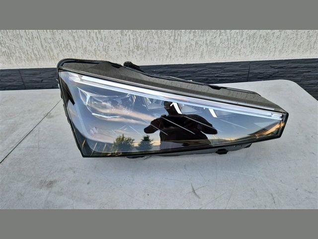 bontott SKODA SCALA Jobb Fényszóró