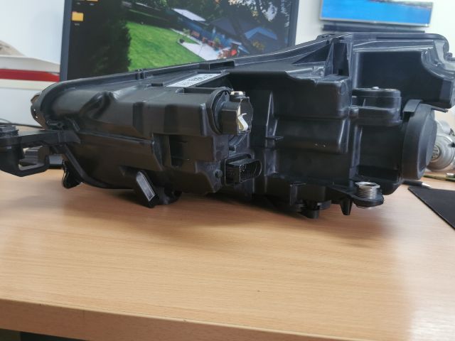 bontott SKODA SCALA Jobb Fényszóró