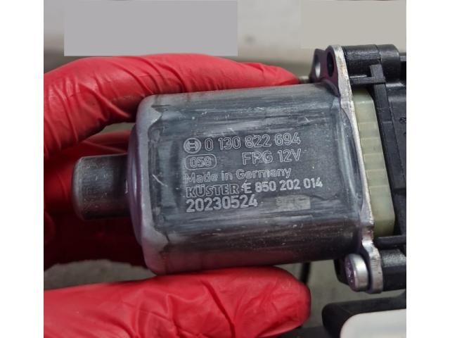 bontott SKODA SCALA Jobb hátsó Ablakemelő Motor