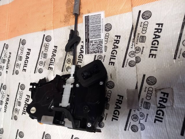 bontott SKODA SCALA Jobb hátsó Ajtózár