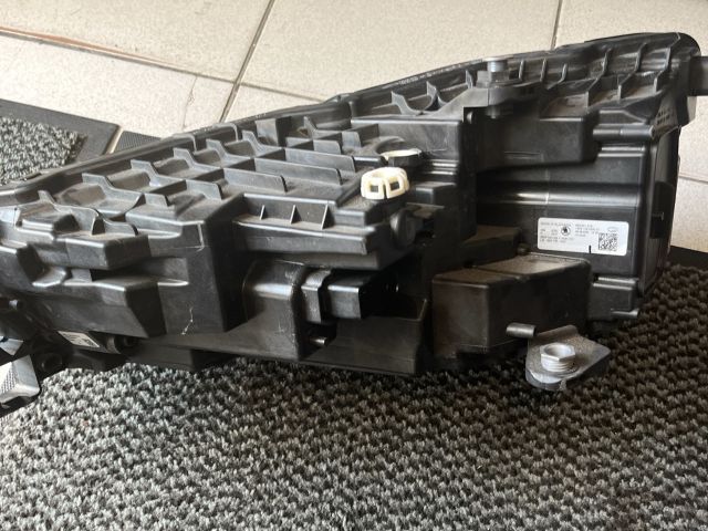 bontott SKODA SCALA Jobb Ledes Fényszóró