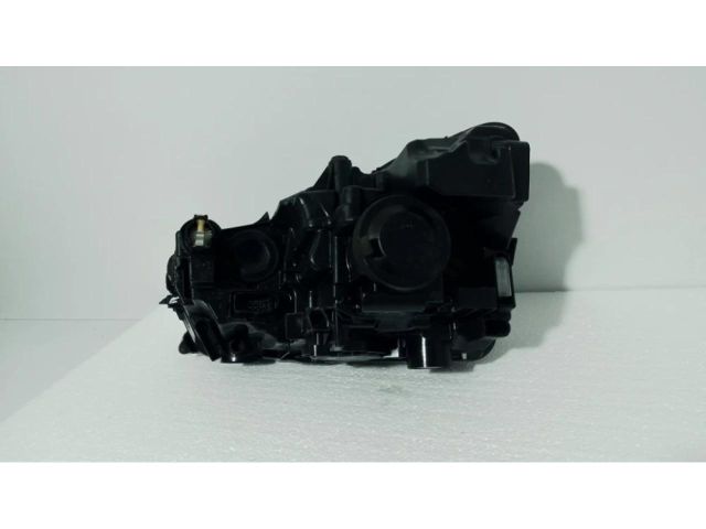 bontott SKODA SCALA Jobb Ledes Fényszóró