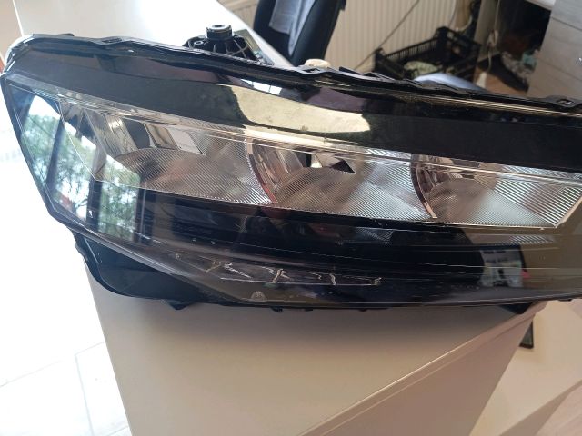 bontott SKODA SCALA Jobb Ledes Fényszóró