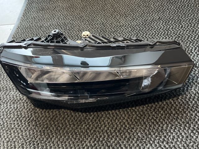 bontott SKODA SCALA Jobb Ledes Fényszóró