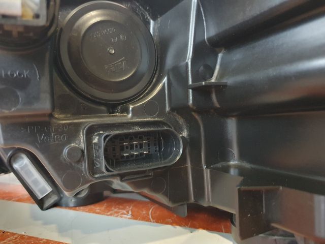 bontott SKODA SCALA Jobb Ledes Fényszóró