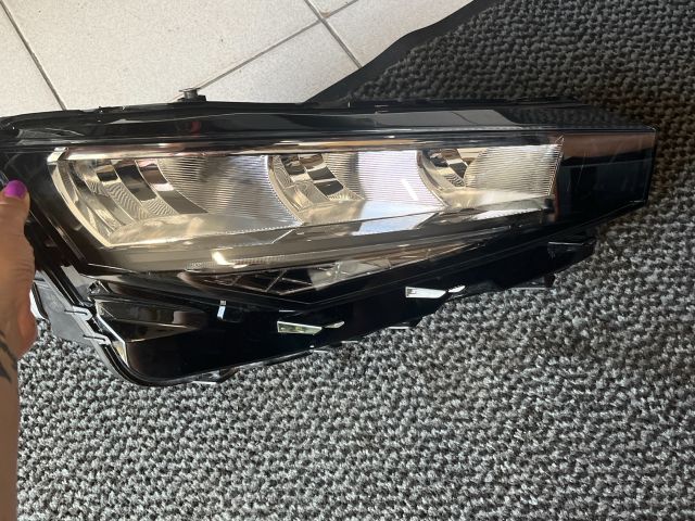 bontott SKODA SCALA Jobb Ledes Fényszóró